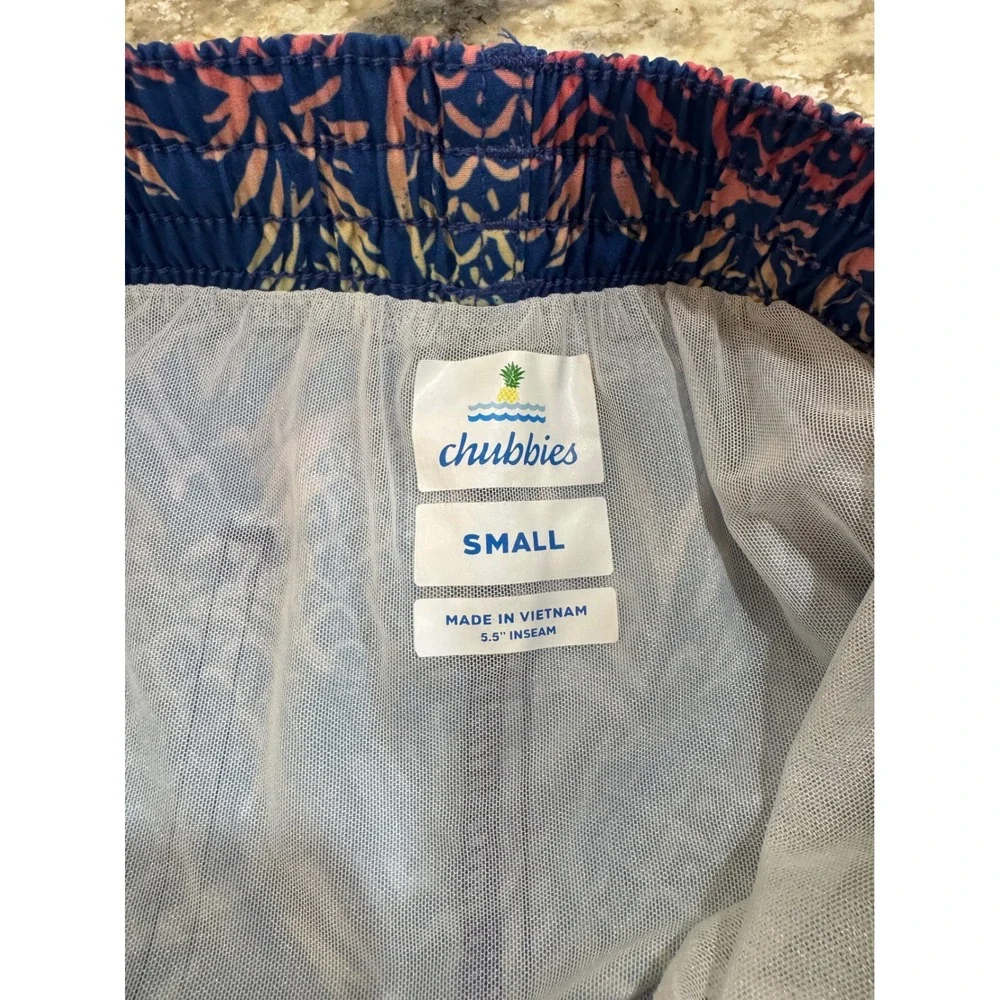 Chubbies Mens Small Swim Trunks Navy Blue Rainbow Pineapple Print 5.5 Inseam